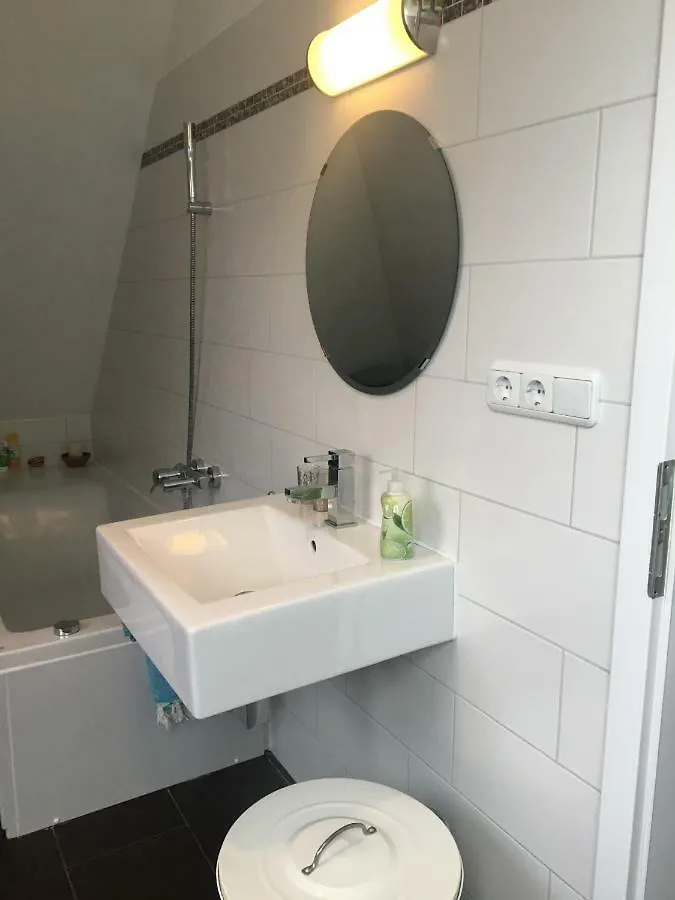 Helle Und Ruhige Dachgeschosswohnung Munich 0*,