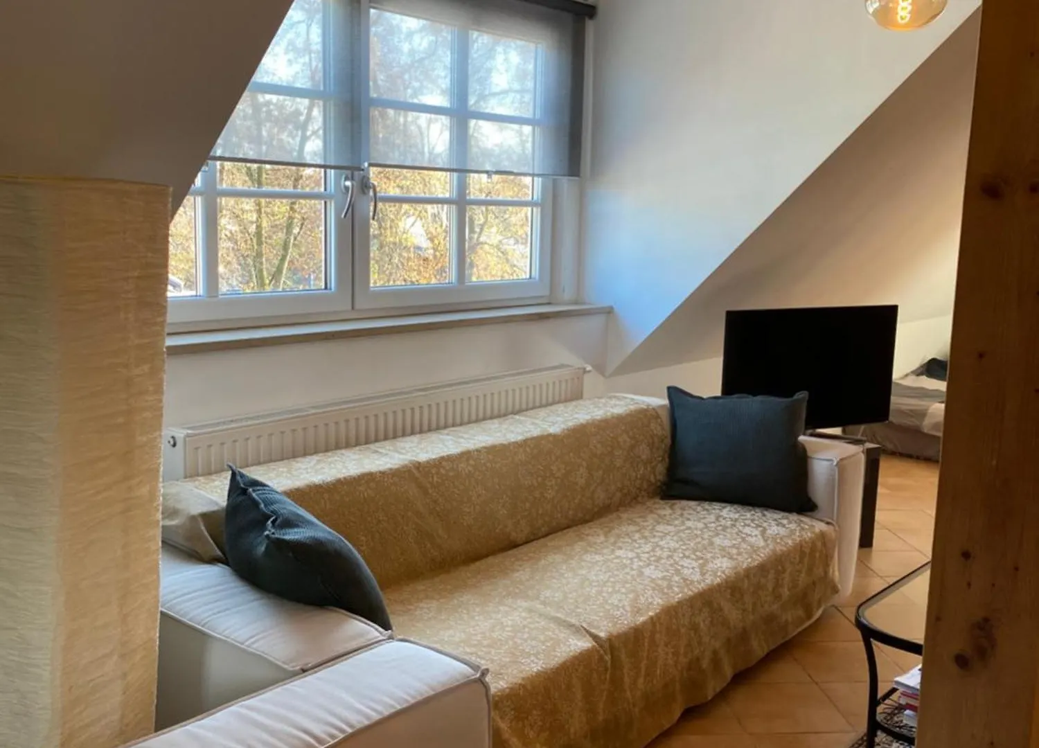 Helle Und Ruhige Dachgeschosswohnung Munich