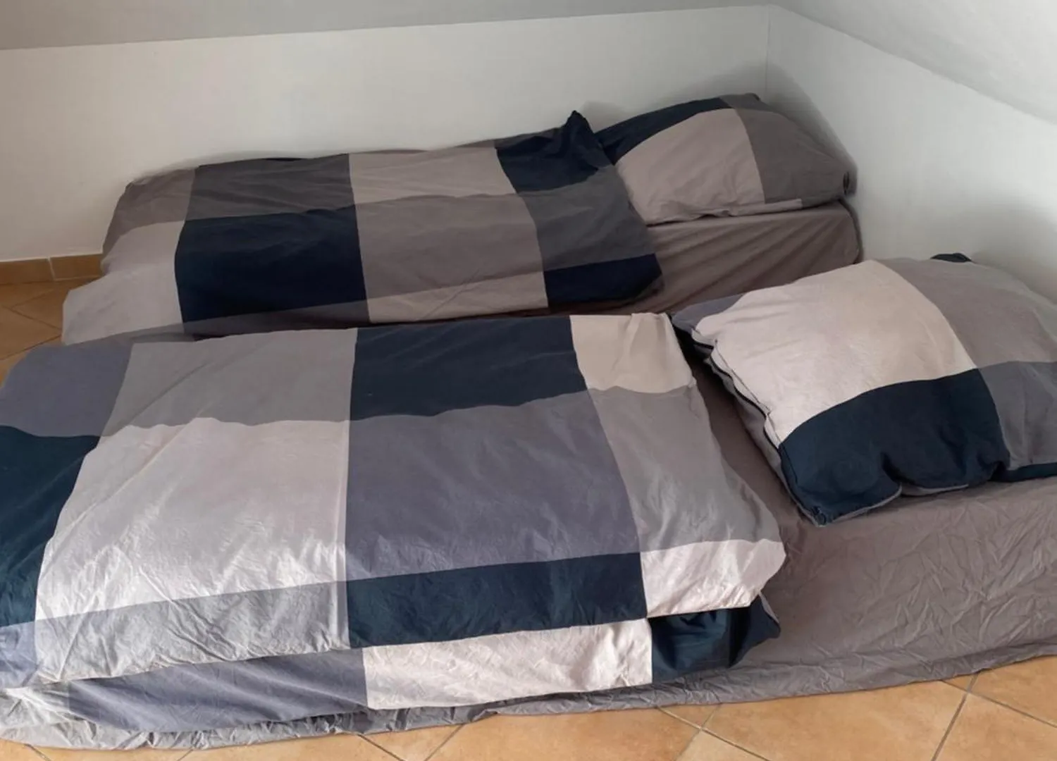 Helle Und Ruhige Dachgeschosswohnung Munich Apartment